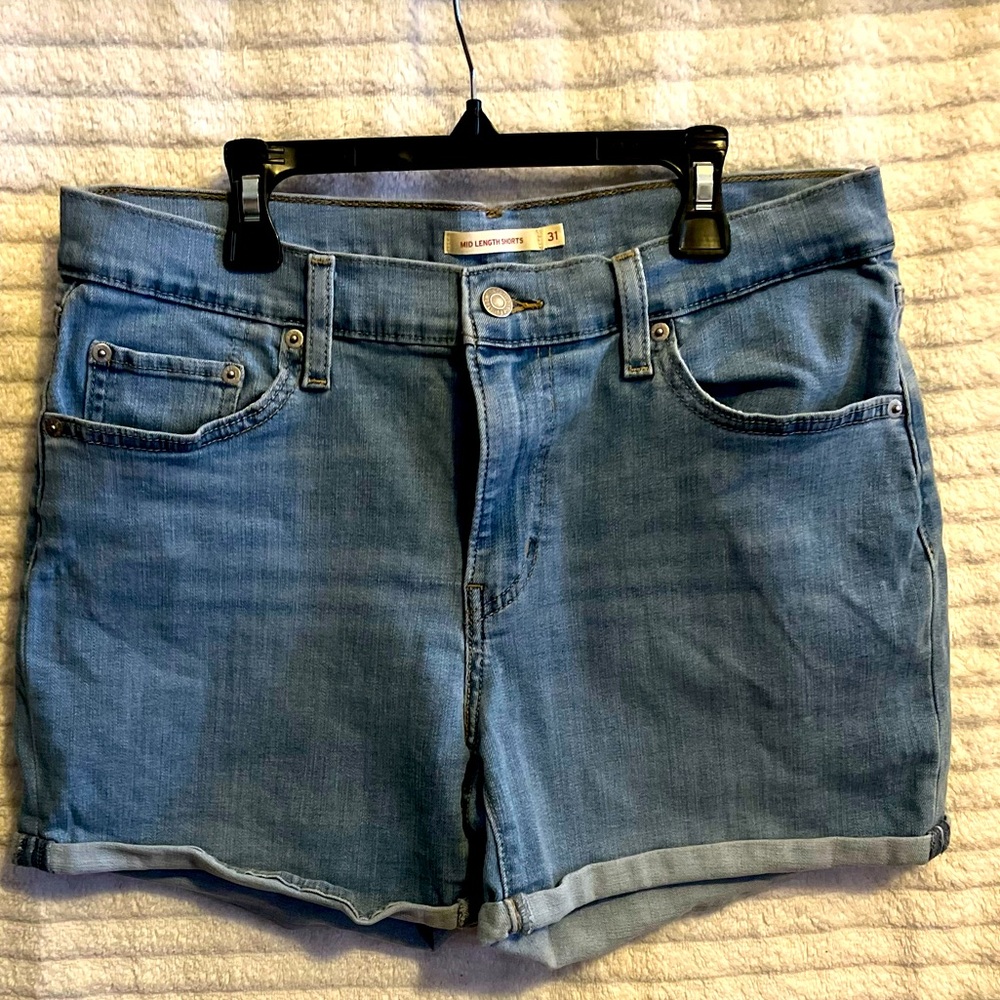 Levi Light Jean shorts, size 31